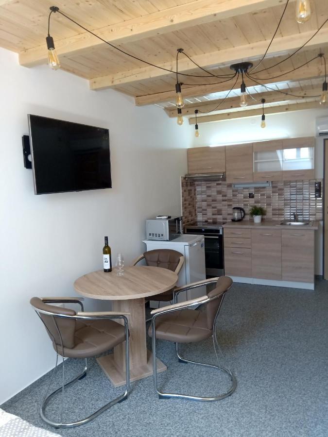 Apartamento U Hradeb Mikulov Exterior foto